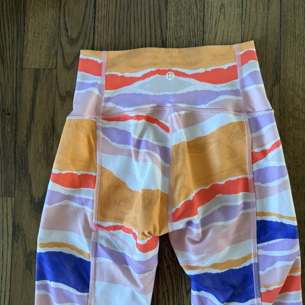 Lululemon True Self Crop Bleacher Stripe White Iris Flower Size 4 - Picture 8 of 12
